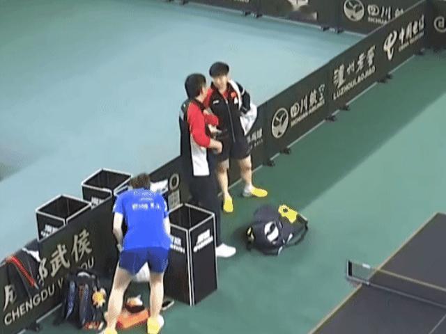 孙颖莎对礼貌的执着孙颖莎对礼貌太执着了，离场还特意折返回来握手🤣体育共创官