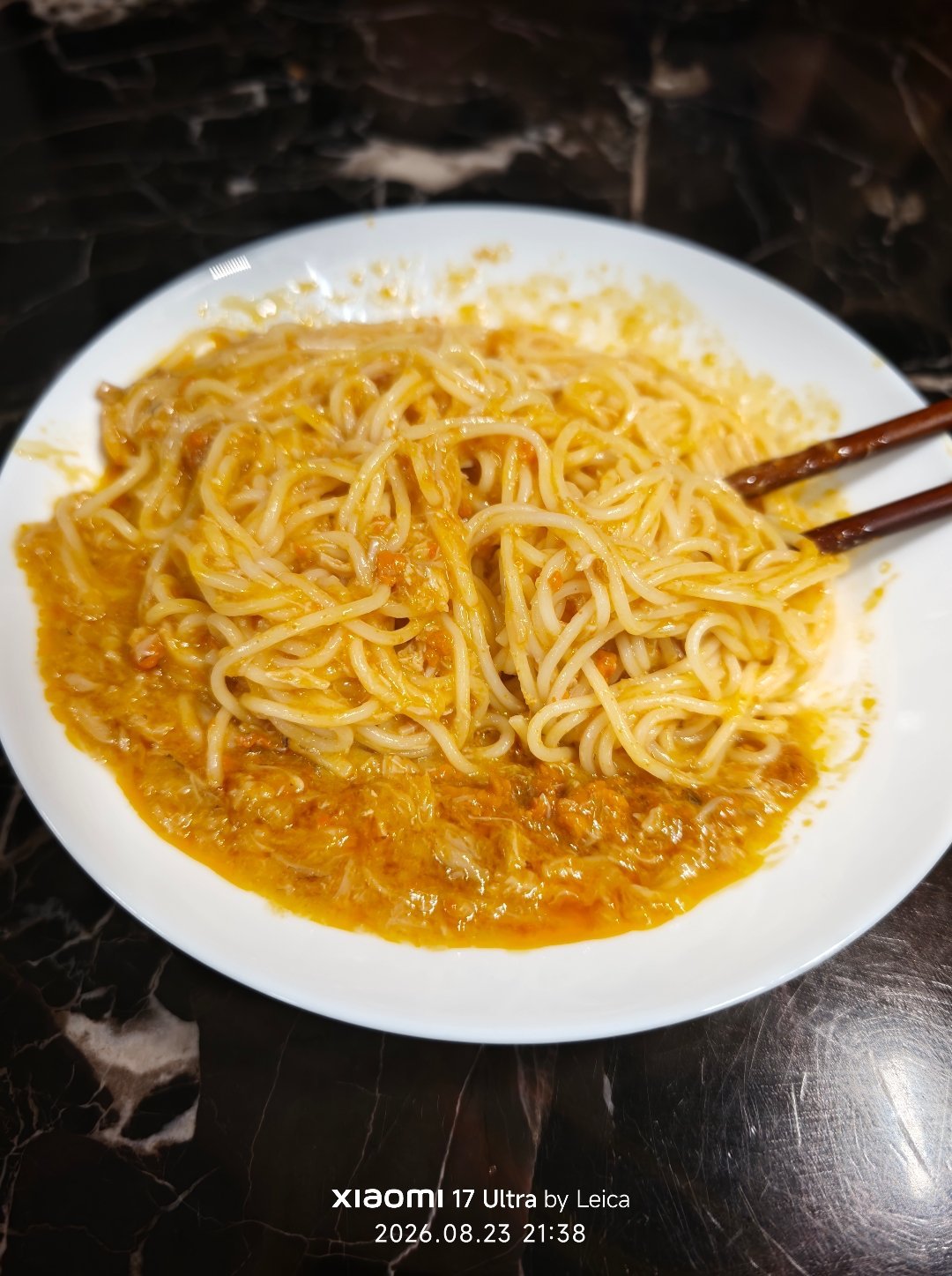 大半夜煮了一碗蟹黄面……太解馋了这种面外面一般多少钱一碗?付卷卷付卷卷