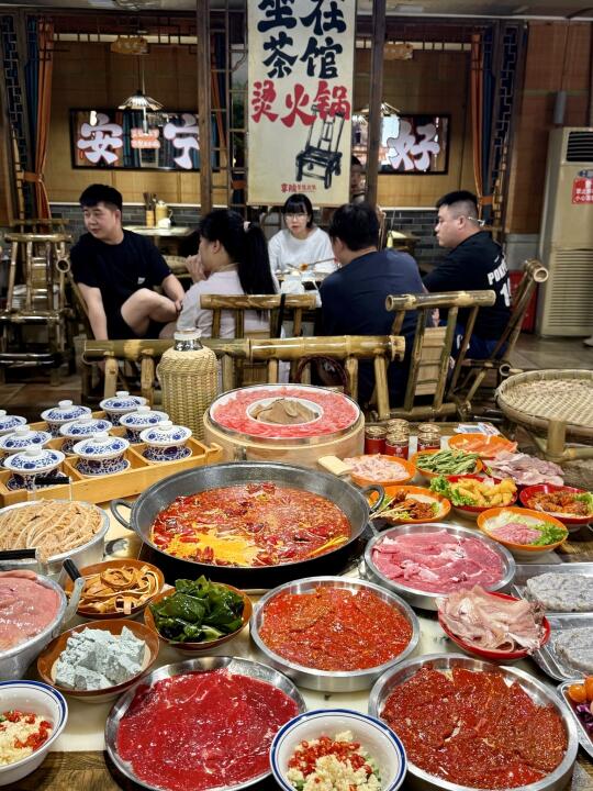 成都人太会了！居然在茶馆涮火锅！！