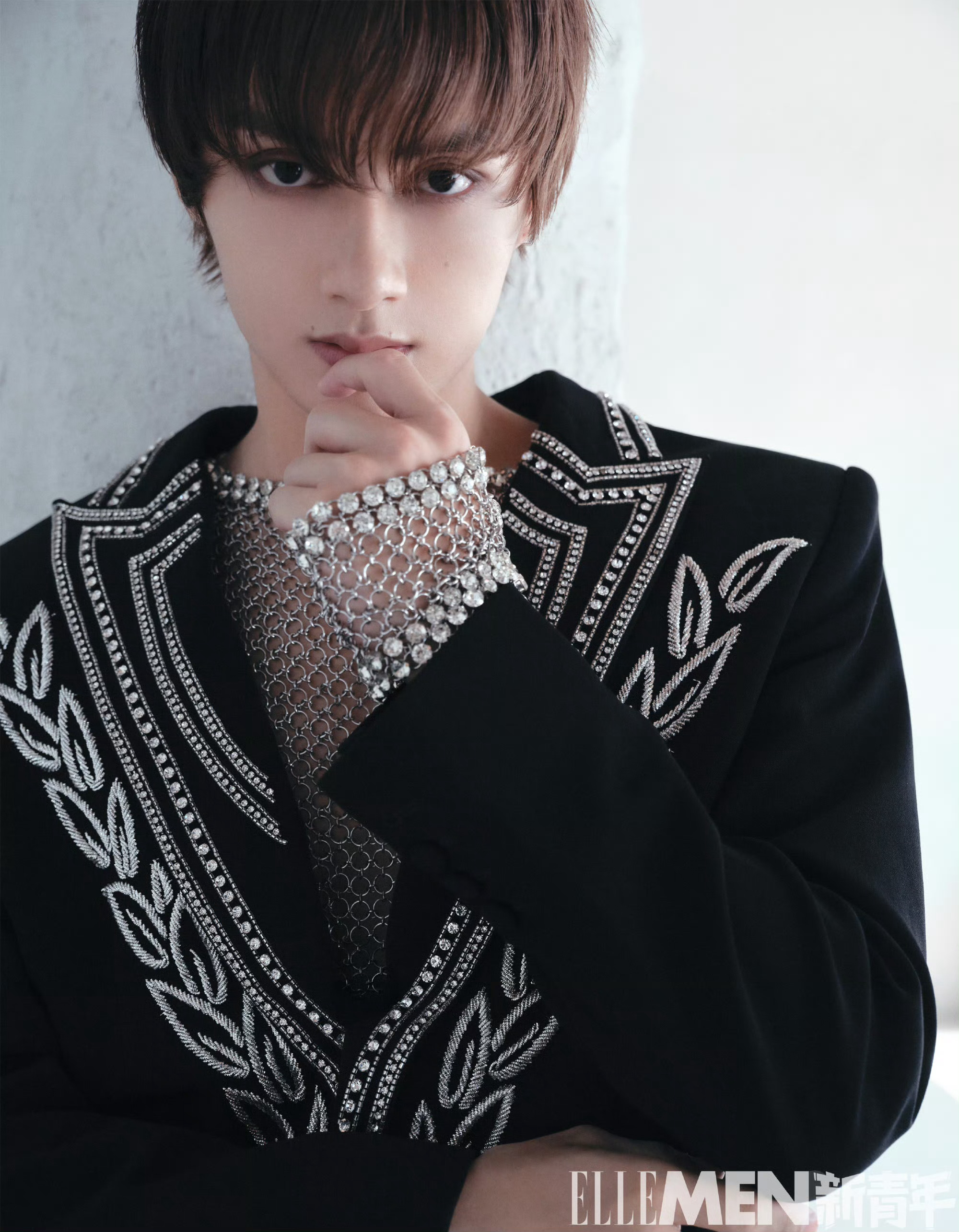 文俊辉 ELLEMEN新青年反转人格封面ELLE MEN 新青年 2025 IS