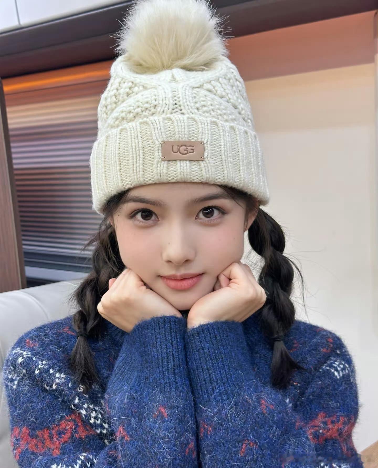 郭敬明把艾米婴儿肥减没了实在太可爱啦，希望她越来越好，演技越来越棒 
