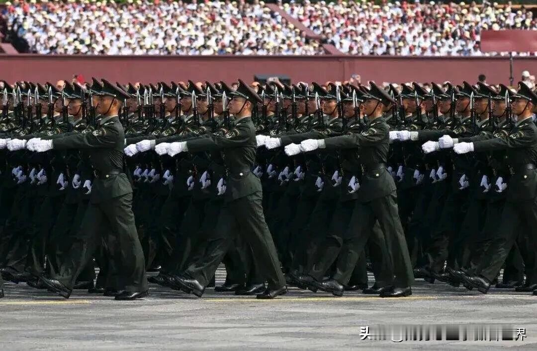 阅兵之后，大家发现没？我们周边的那些“杂音”没了，就连总爱上蹿下跳的菲律宾都不安