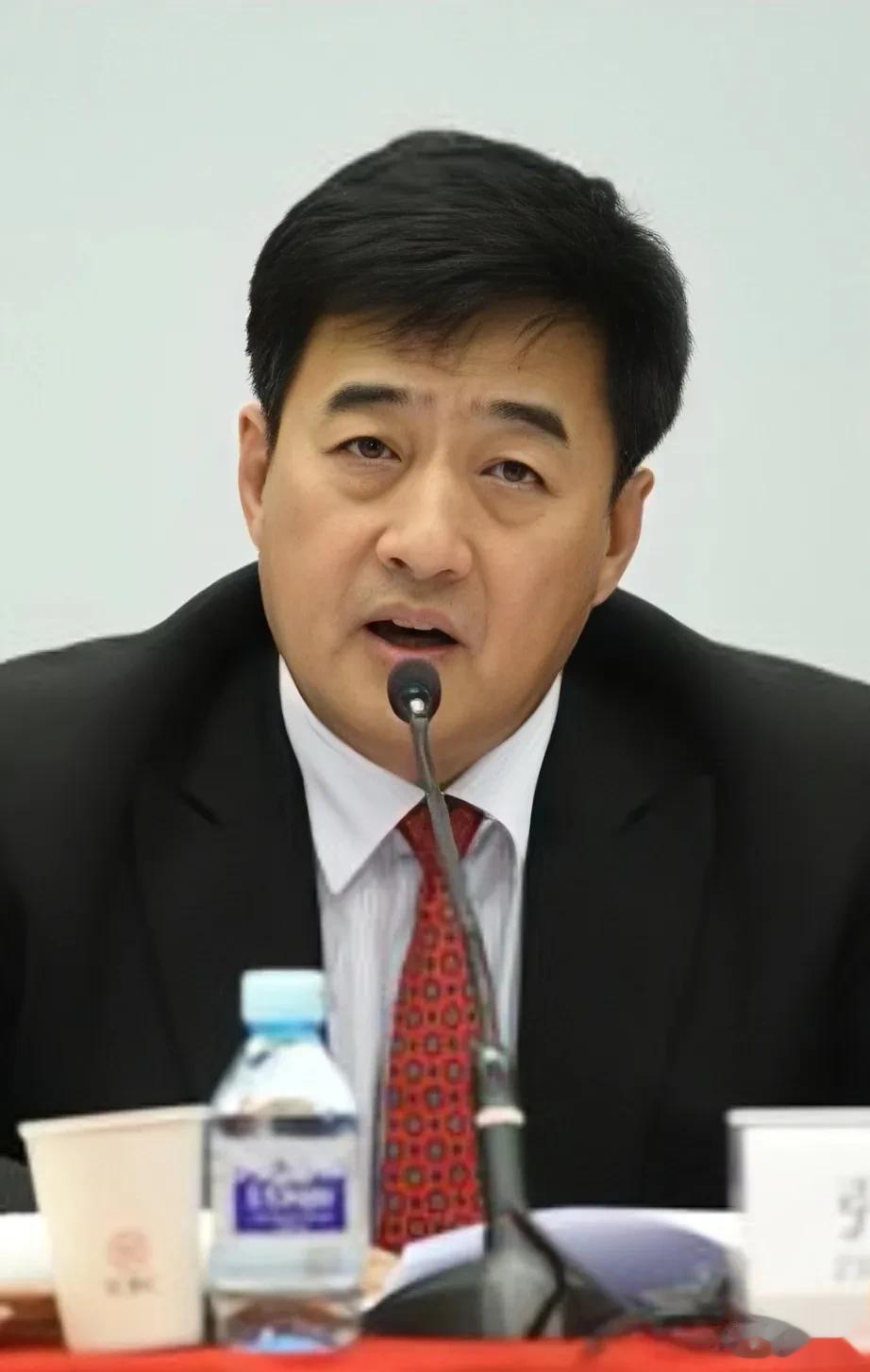 两天前腐败落马的张红力，是工商银行原常务副行长，虽然网上未起波澜，但在金融圈立马