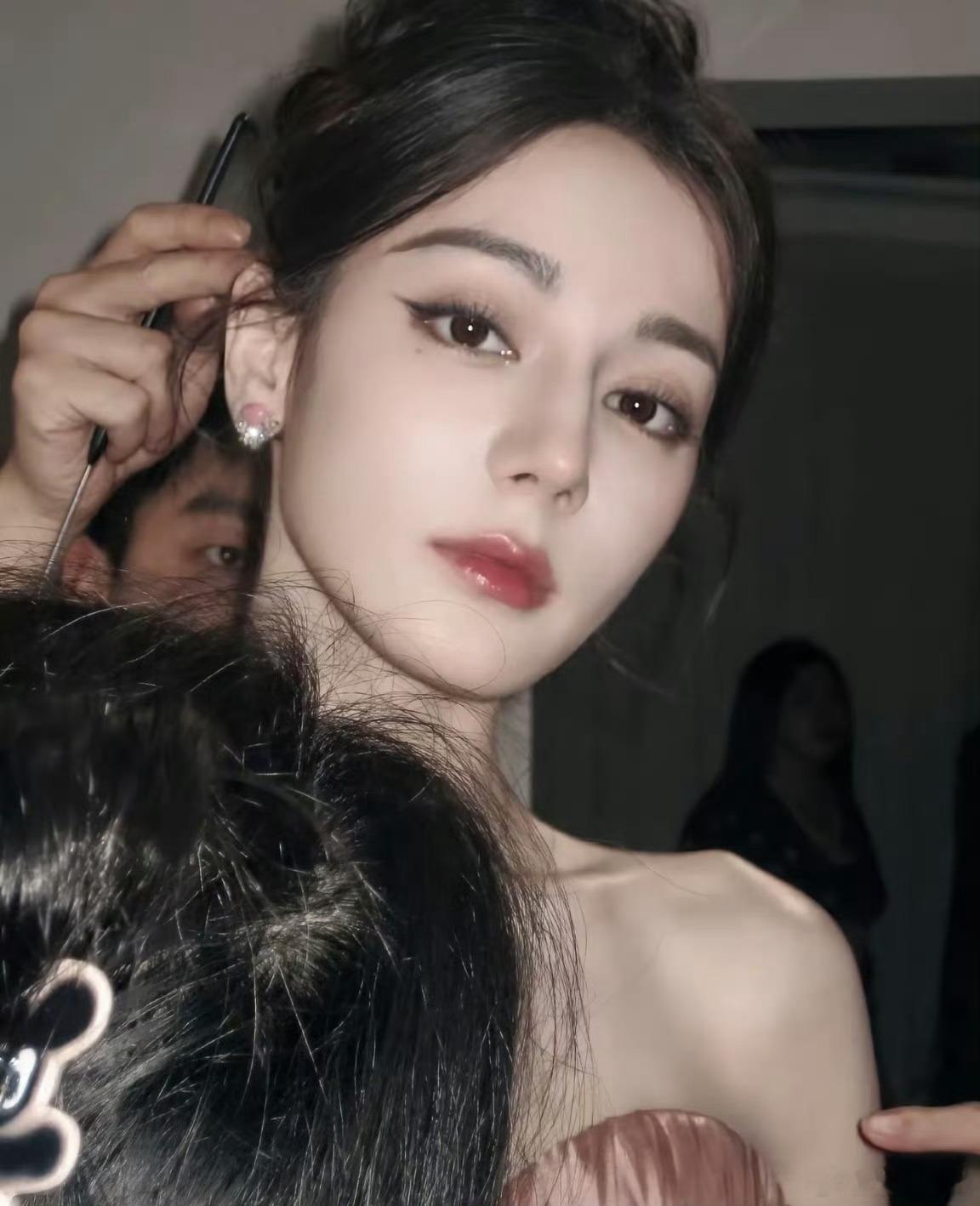 迪丽热巴 瓦猫 热巴挑的剧本越来越优质，剧抛脸认证，可塑性也太强了吧！ 