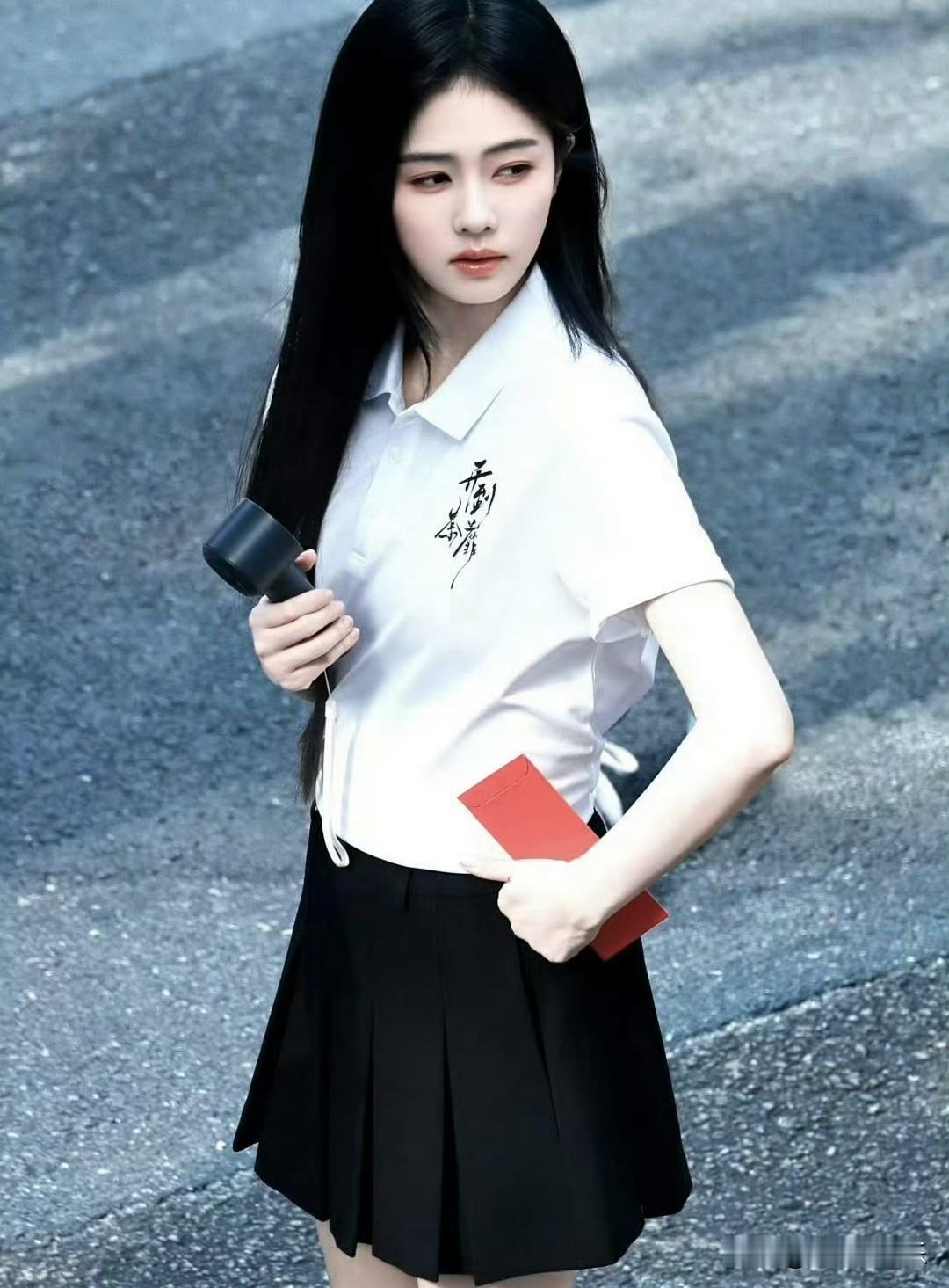 白鹿，彭冠英，常华森
《开到荼蘼》在佛山举行了开机仪式
这三位演员的组合，光是看
