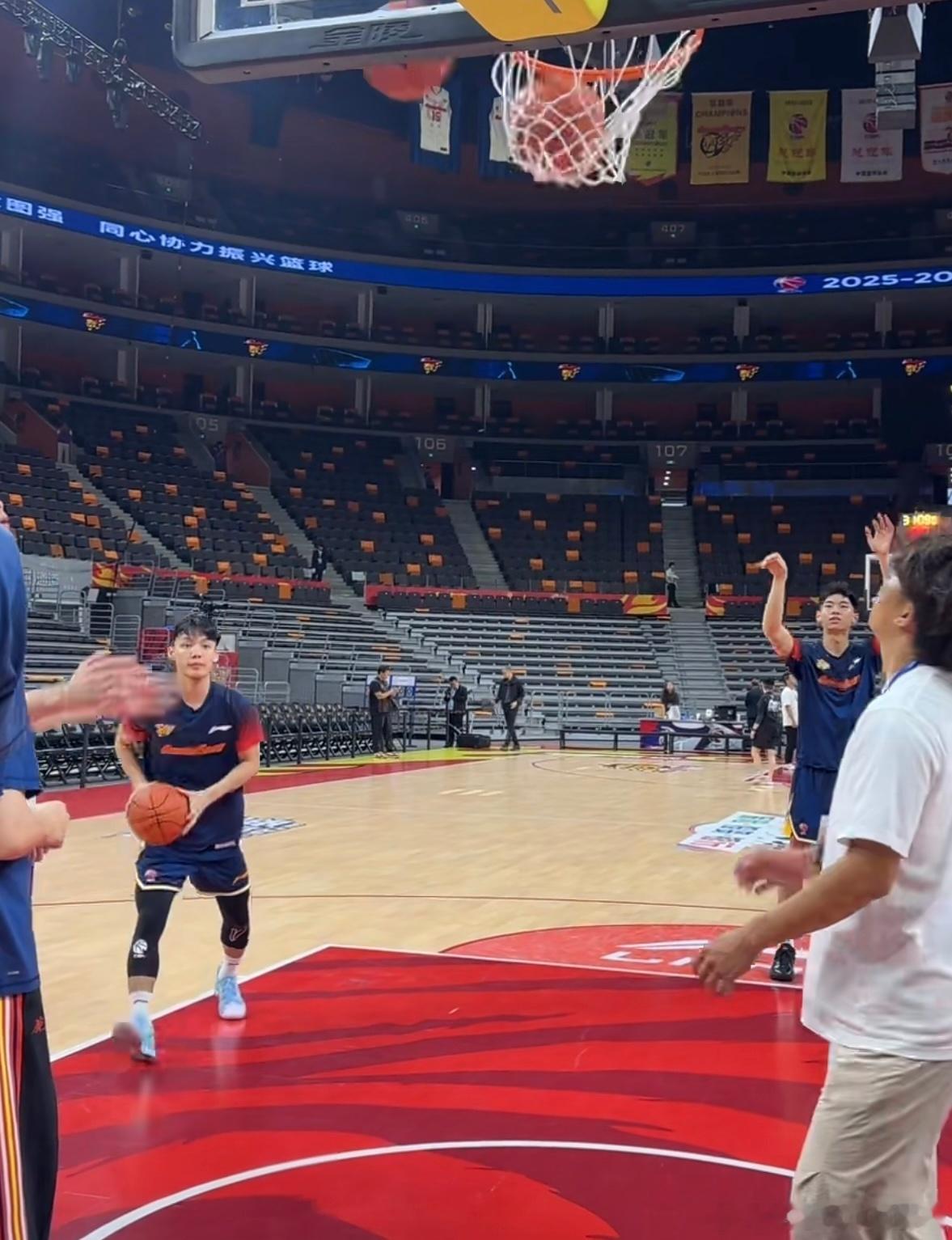 陈家政、焦泊乔被弃用，麦考尔回归，广东男篮VS广州男篮大名单出炉今晚CBA季后赛