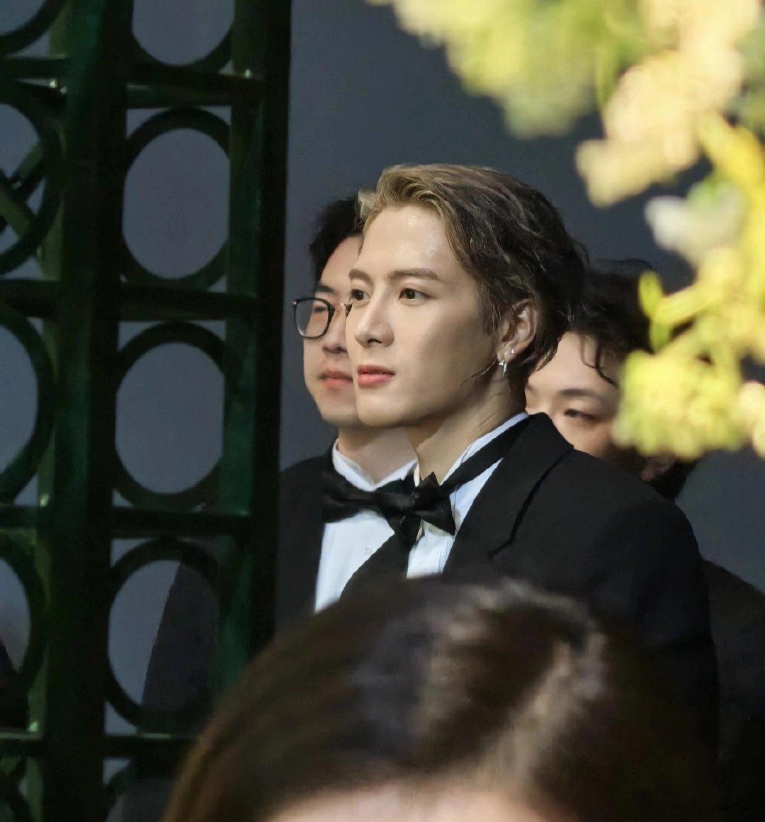 奚梦瑶何猷君婚礼伴郎是王嘉尔王嘉尔是奚梦瑶何猷君婚礼伴郎王嘉尔是何猷君伴郎何猷君