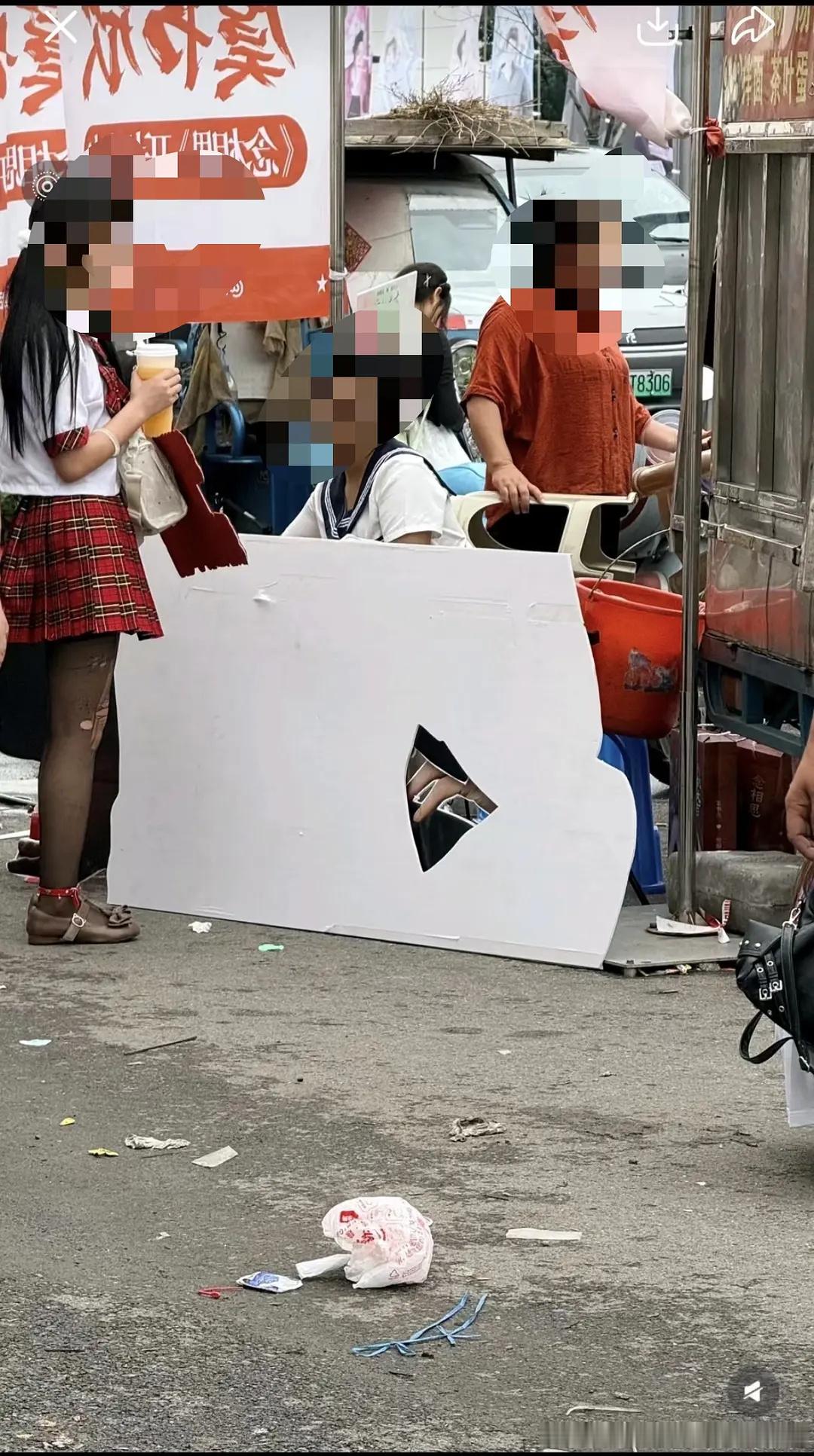 虞书欣和侯明昊家，《念相思》线下应援据说打起来了