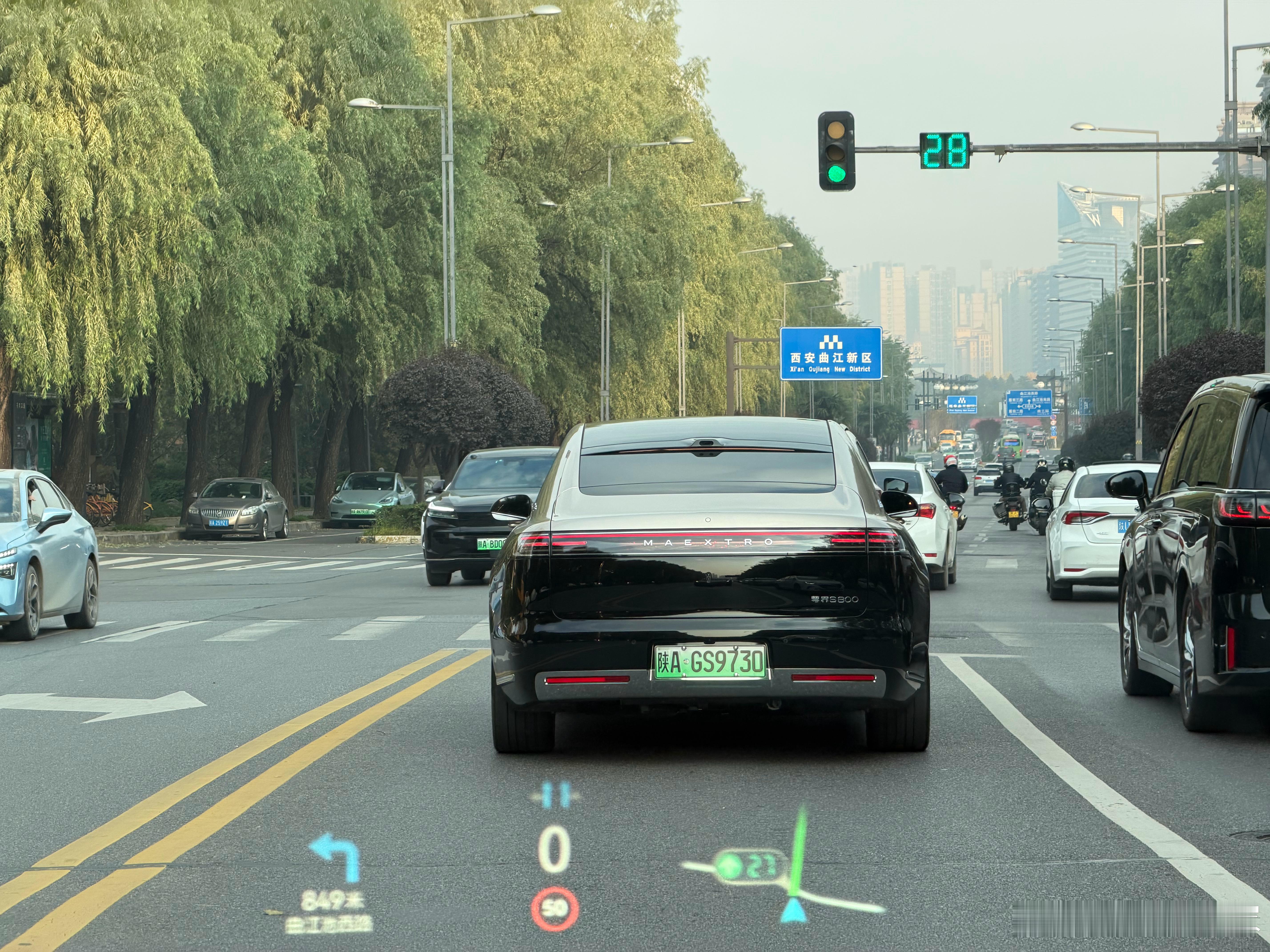 在路上遇见尊界S800，是不是还是很尊的[抱一抱]之前其他界的车主都会把尾标换成