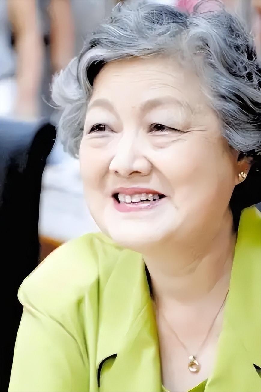 [中国赞]章含之为什么会那么刻薄、自私、冷漠地对待乔冠华的一对儿女乔宗淮、乔松都