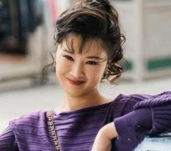 时代奋斗剧《我的山与海》正在优酷热播，演员奚望在剧中饰演郝倩倩，凭借复古气质与性