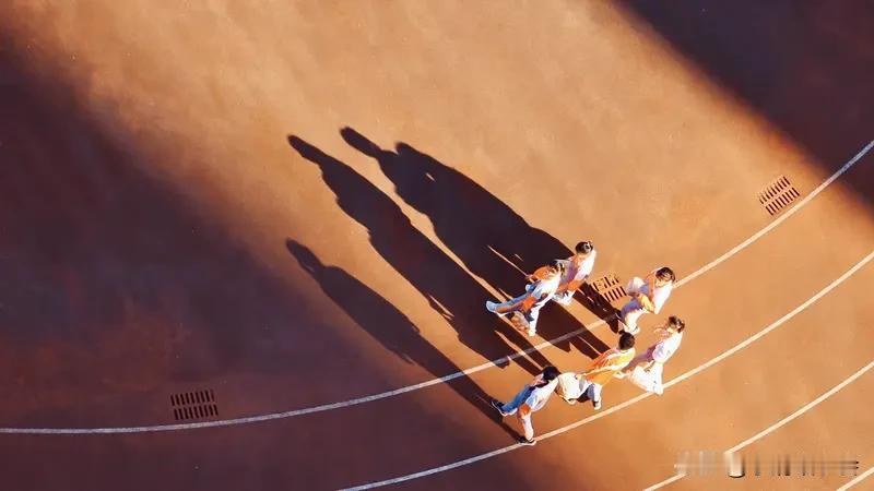 要说北京队哪个球员表现最好，我投陈盈骏一票。CBA前三轮比赛，他场场爆发，分别拿