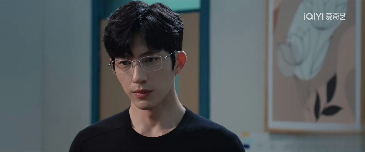 钢铁森林 你敢信井柏然37岁了奔四了？脸蛋身材保持得很好对自律的男明星有天然好感