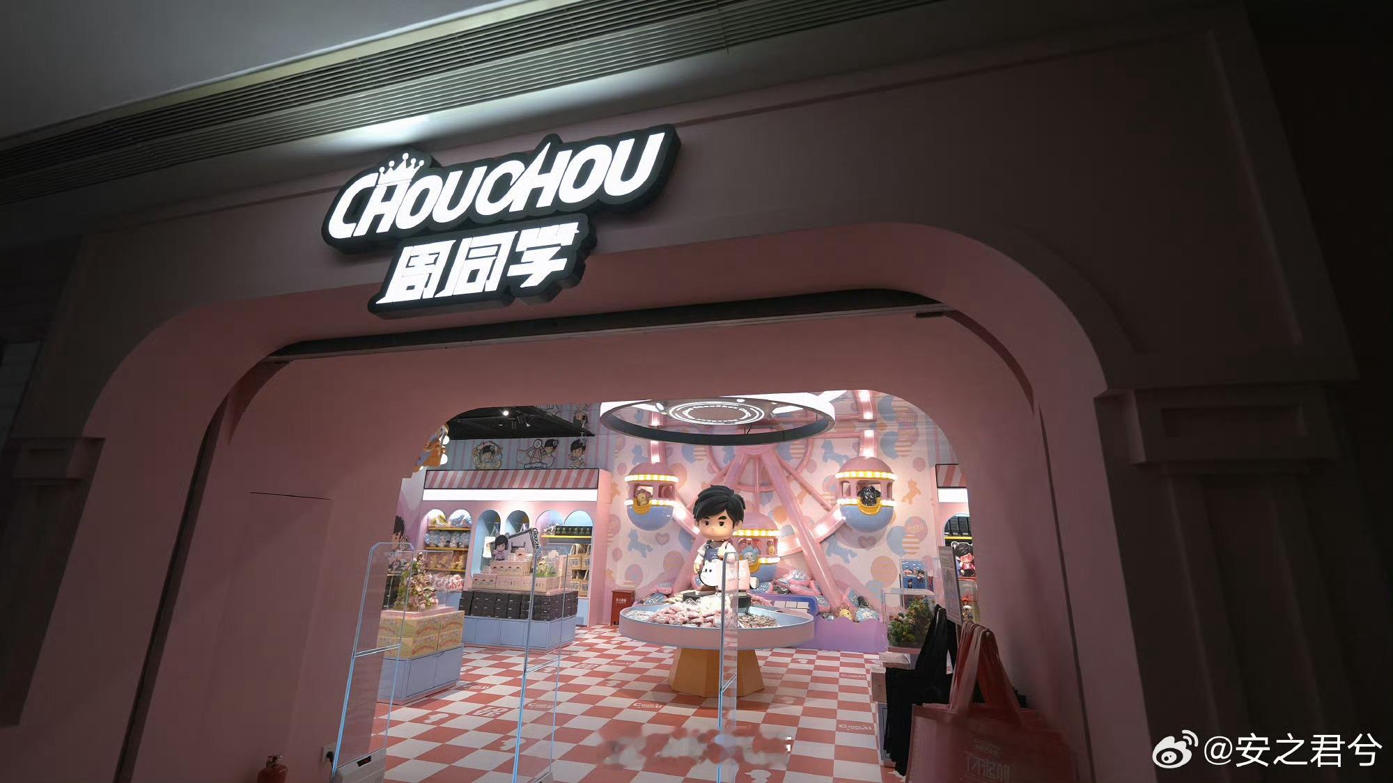周杰伦一出手文物都变潮了跟着周同学的导览语音逛展，文物故事变得超生动，国庆上博之