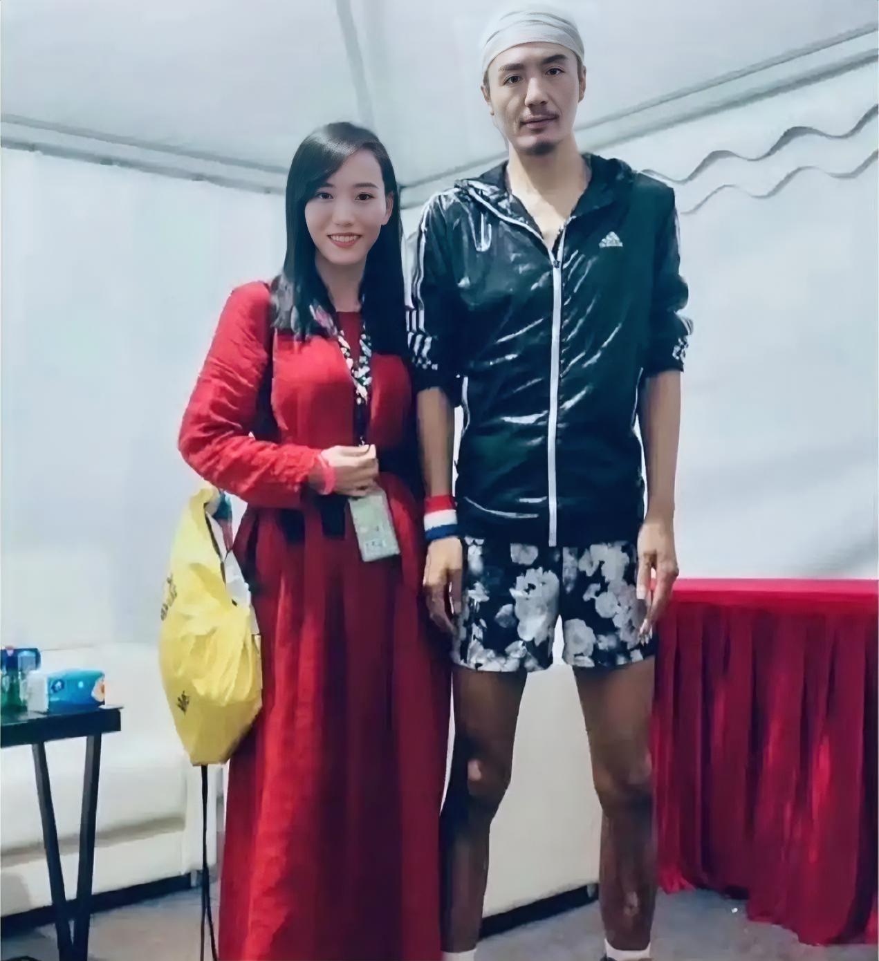 第1‌‍‍次见‎到大明⁠星‍‎，⁠‍‌没想到真﻿人比电‏‍视⁠‍⁠上还更高大威猛