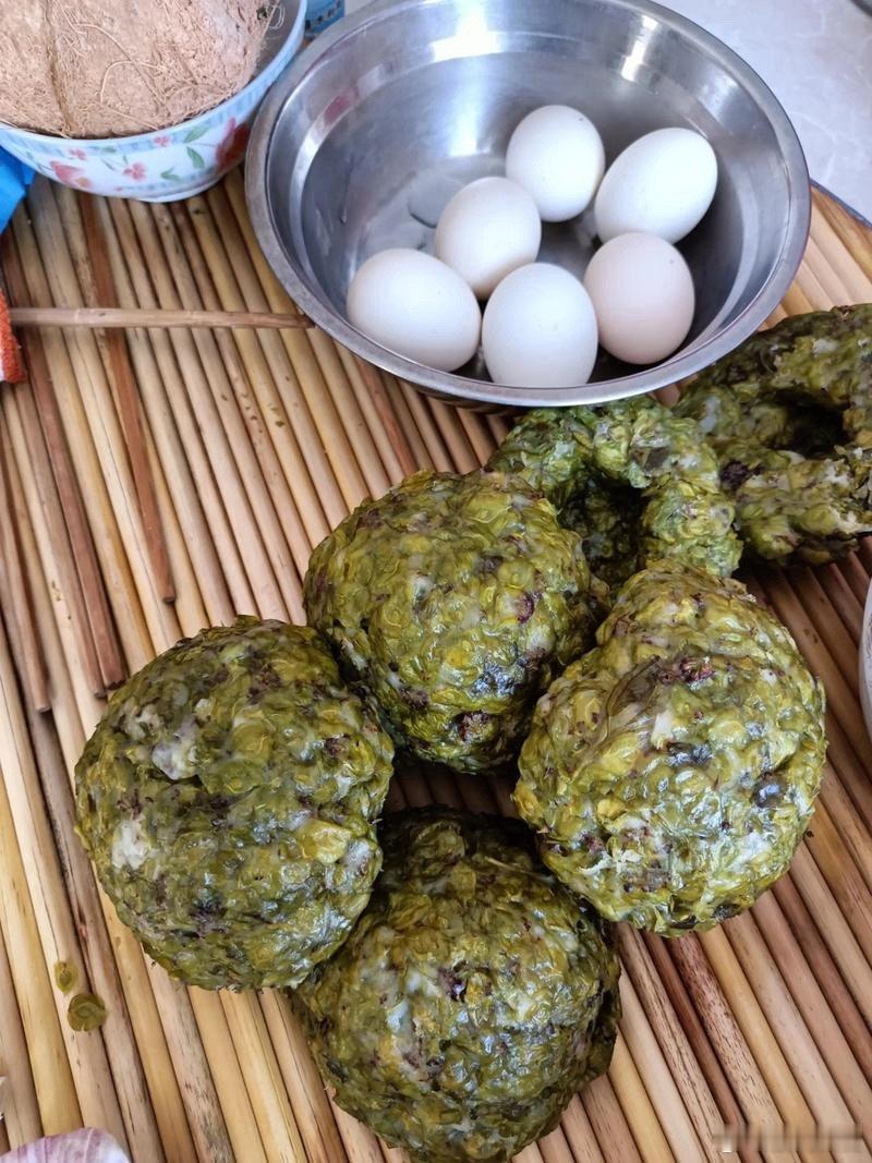 网友成功复刻生万物同款窝窝头菜窝窝还是很好吃的，春天的榆钱窝窝不错，玉米面红薯面