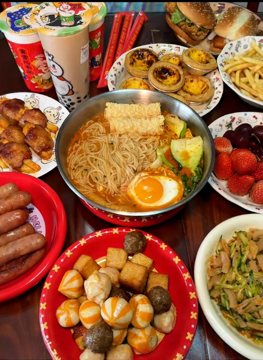 也是到了没压岁钱的年纪...为了这个年可以爽点外卖零食。靠着我强大的社交牛逼症，