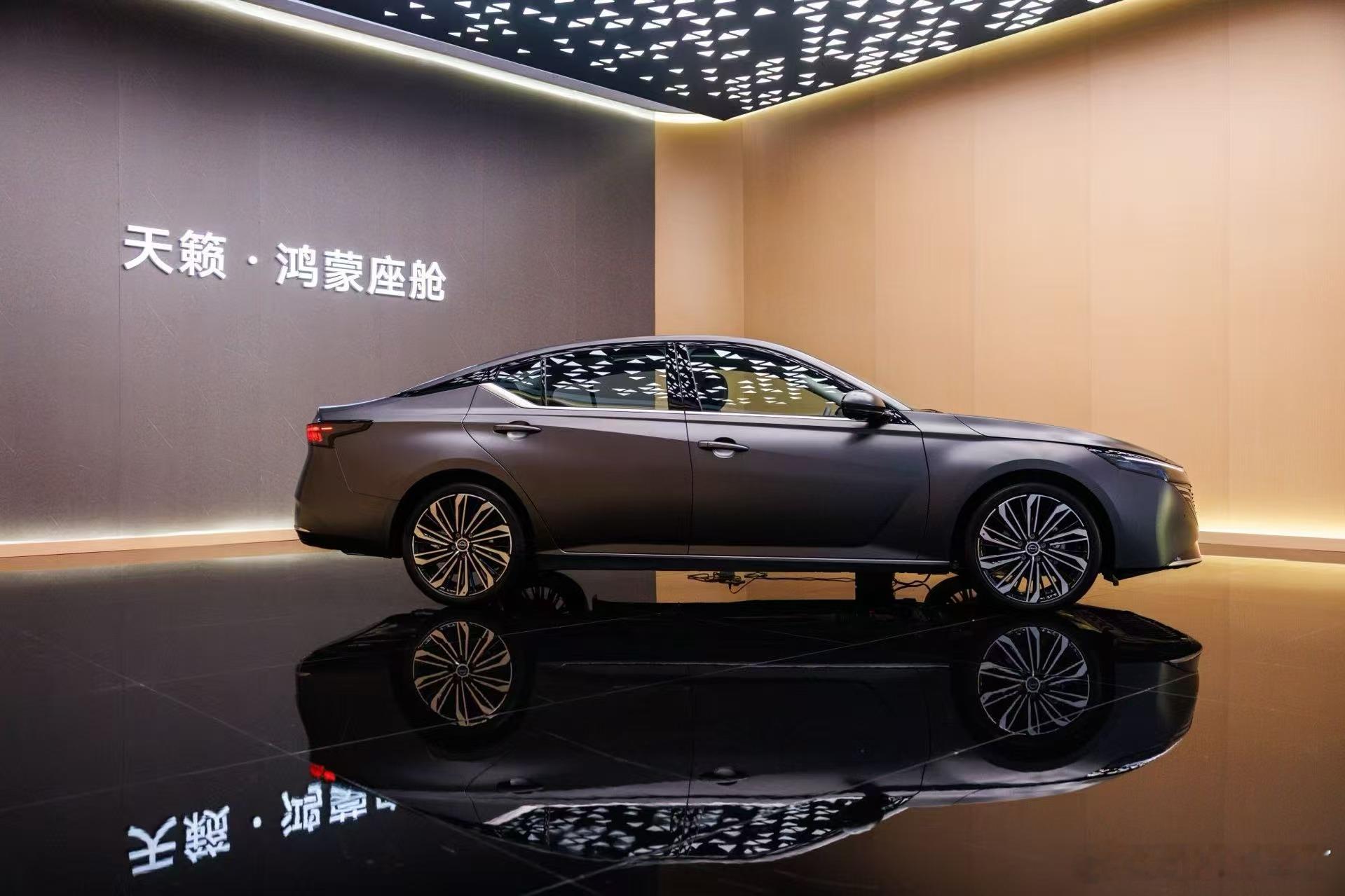 广州车展最会玩的展台非天籁莫属！不止直接邀请天后张靓颖入职，还让她现场办演唱会，