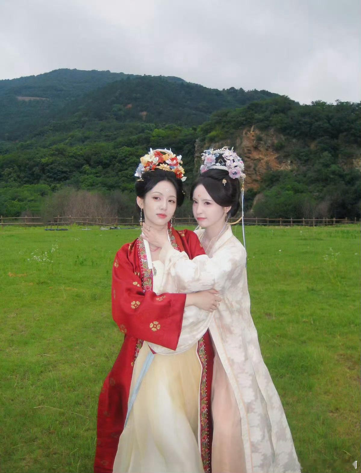 周也柯颖新剧一出场就互扇 《一瓯春》这段对手戏冲击力太强，周也和柯颖刚出场就上演