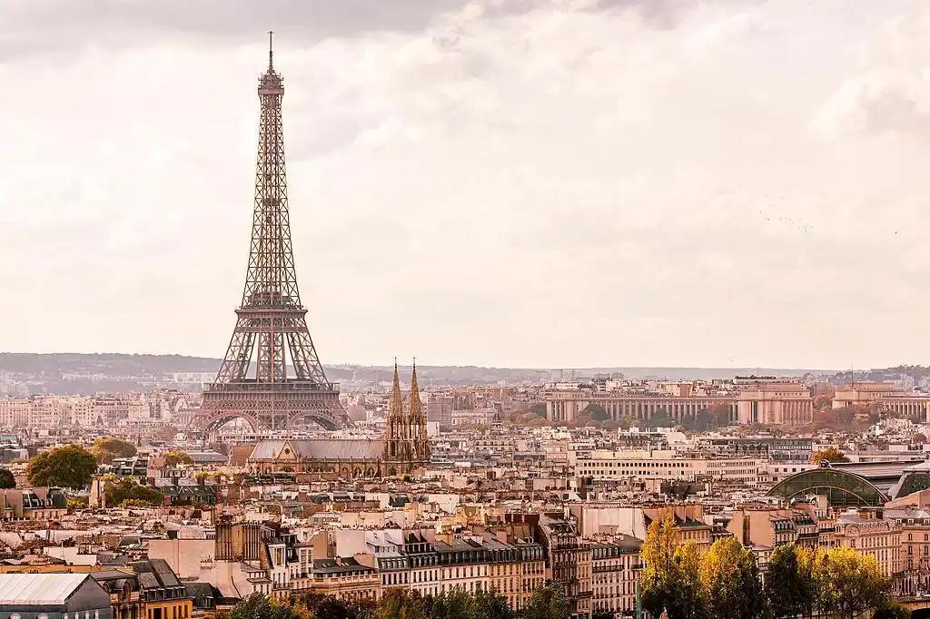 法国这次栽大了，负责办理护照、身份证的官方核心机构，居然被黑客轻松攻破，一大堆用