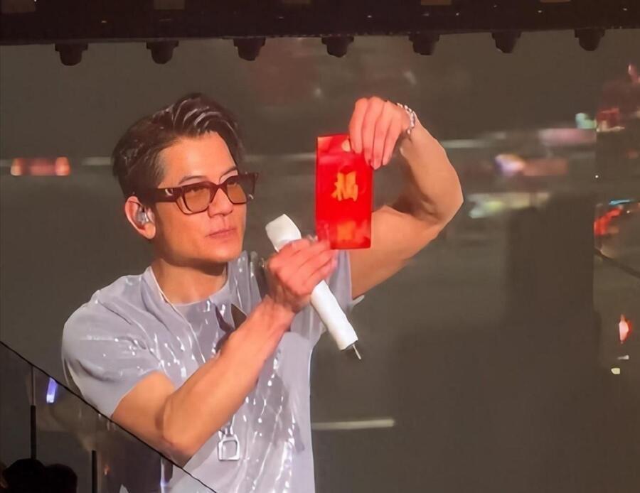 生3个还不行，61岁郭富城因为没儿子，在方媛老家被当面羞辱 