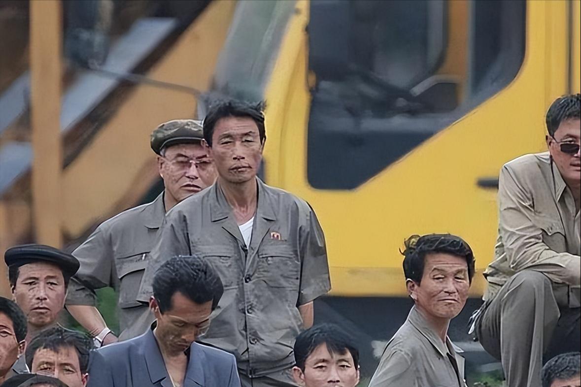 俄罗斯开出月薪 4800 招朝鲜人扫街被拒，对方直接翻三倍要价，结果只能转头找非