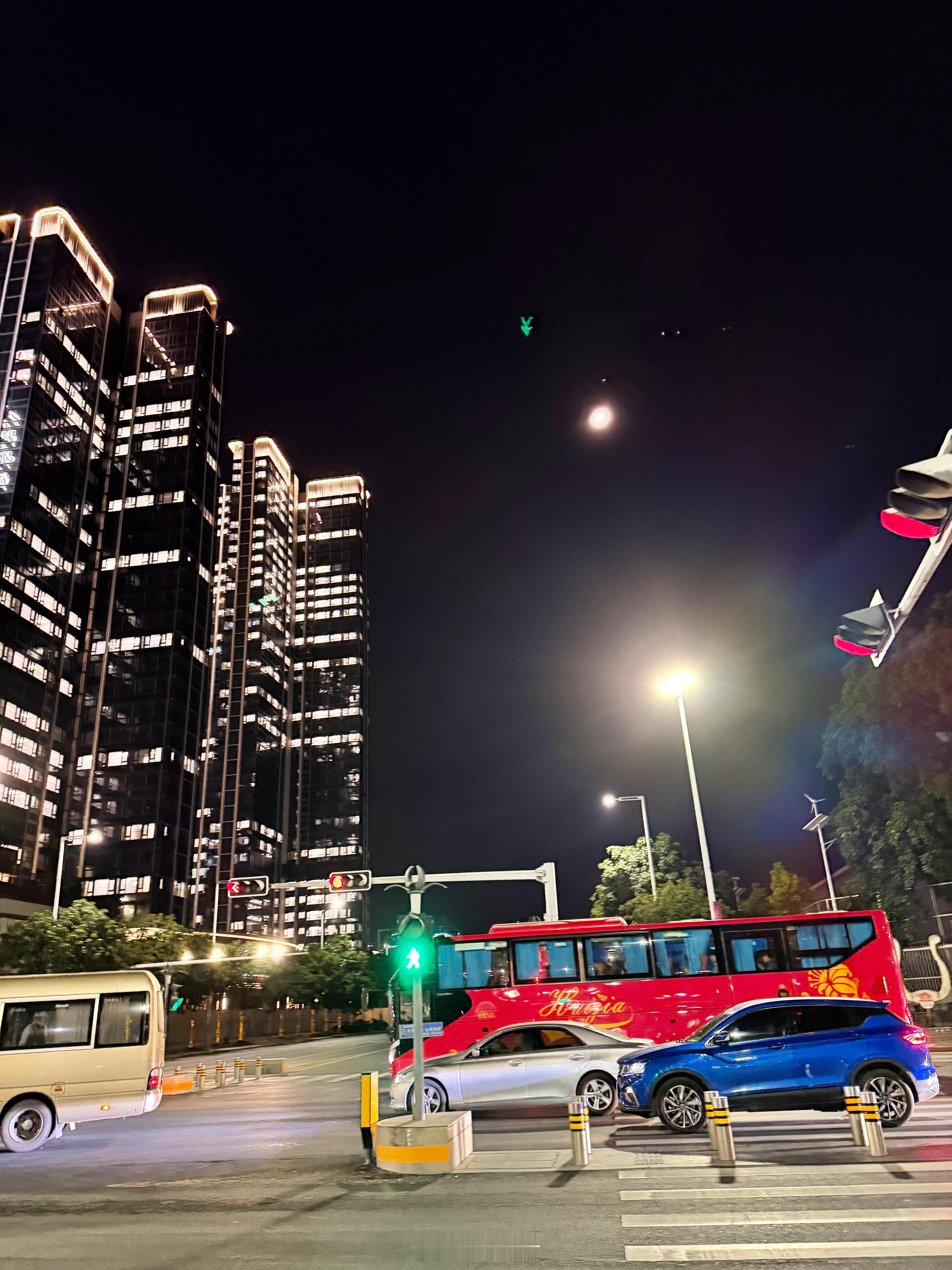 哭了，今天又是上热搜的深圳世纪晚霞，结果我加班到这个点毛都没看到深圳晚霞 深圳·