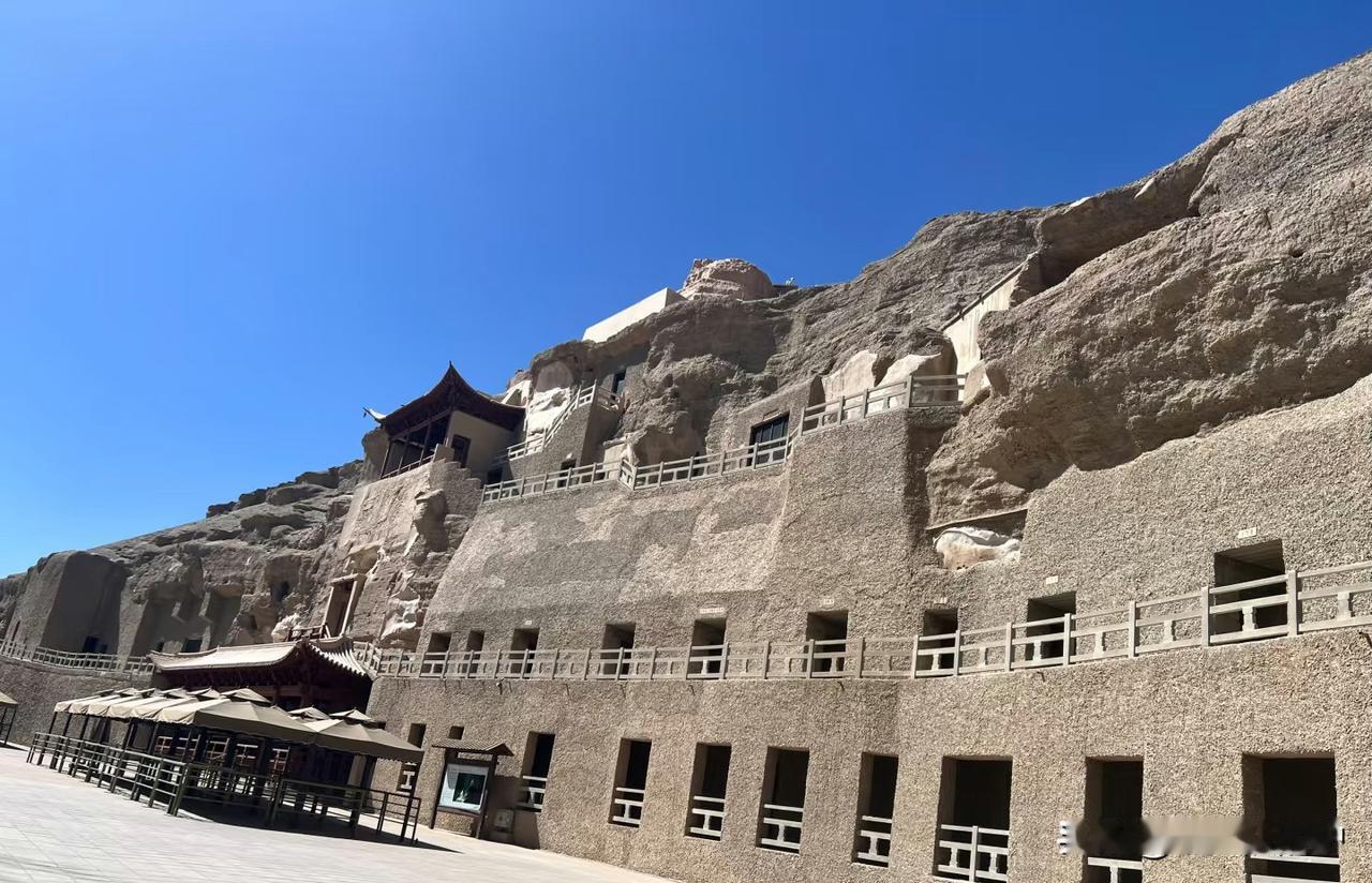 莫高窟的“贵”：千年文明的守护代价与文化尊严

总有人抱怨敦煌莫高窟门票高昂，却