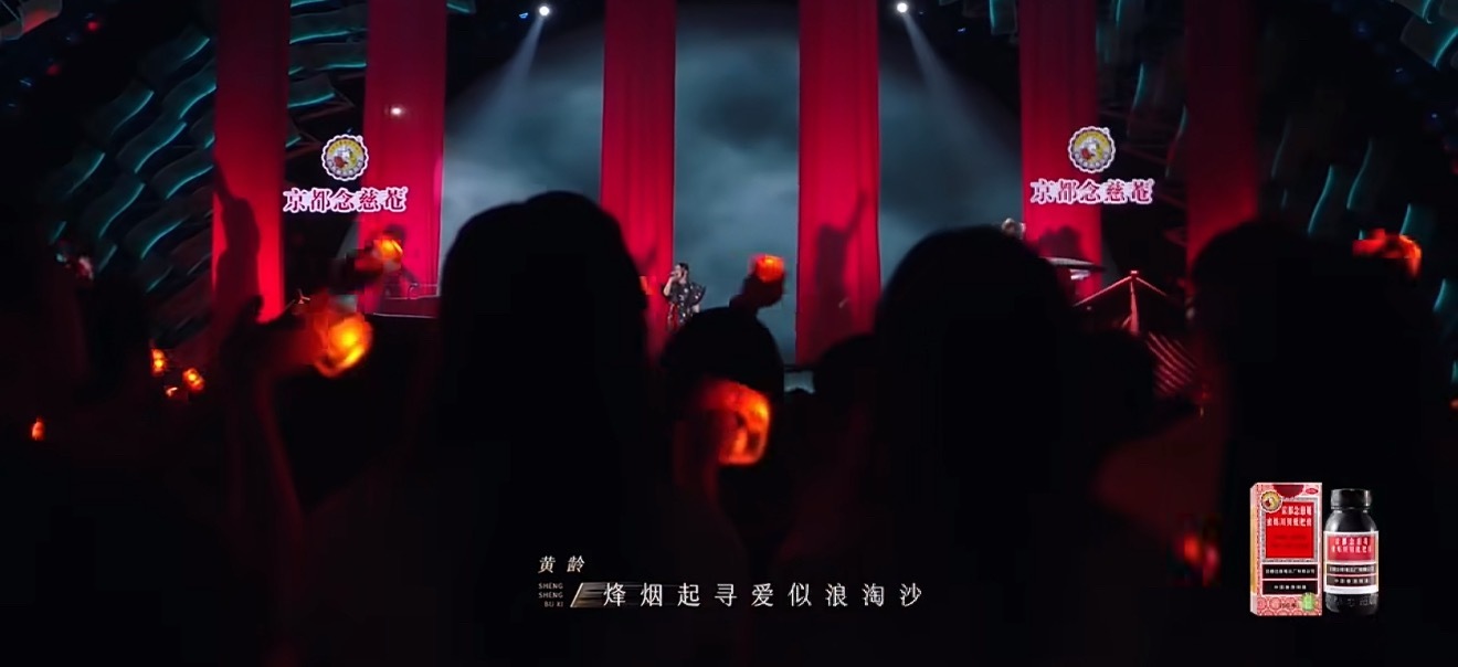 黄霄雲贴脸何炅嗑谢娜张杰黄霄雲：“在何老师的节目上看到了一个叫张杰的人，他的衣服