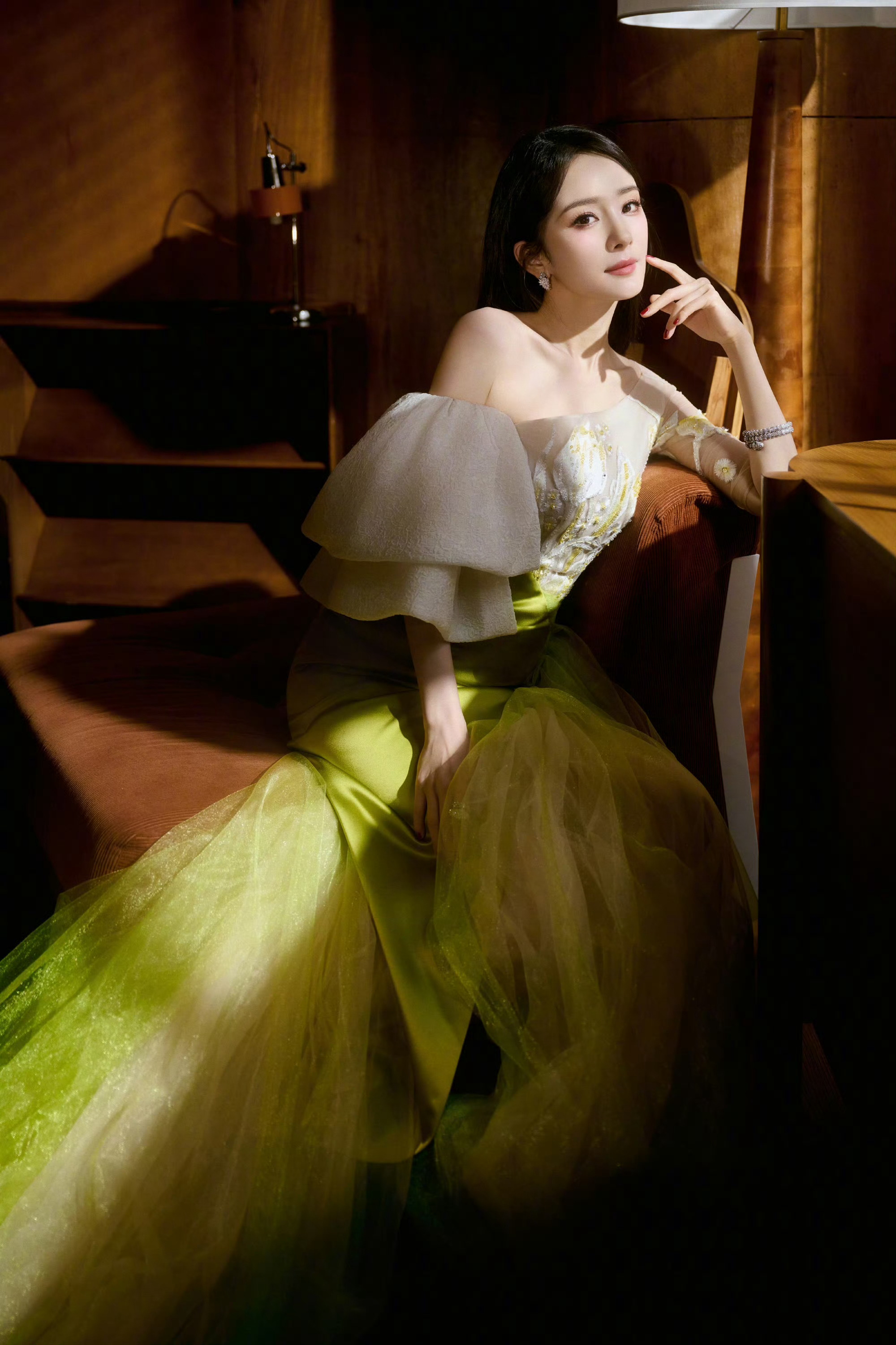 ym 夜已深，星星在梦的渡口点灯。愿你枕着温柔月光，心无挂碍，在甜美的梦乡中拥抱