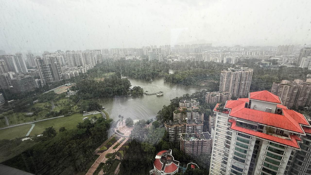 7月26日，受台风“红霞”外围环流影响，羊城细雨连绵。暂住广州阳光酒店（天河区黄