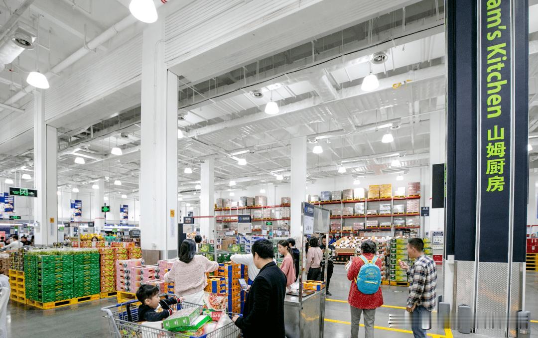 今天周三，老伴带着孙子孙女回了青岛城阳。儿子儿媳打算今天晚上去万象城，因为孙女要
