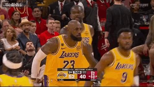 父子情深，父子连线，连拿5分，同台表演，功成名就。
詹姆斯助攻布朗尼，空中接力；