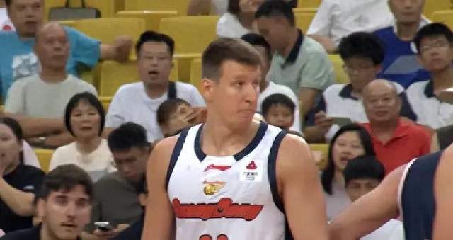广东男篮为什么输给同曦？胡明轩毫不客气说出原因，说得很实在
