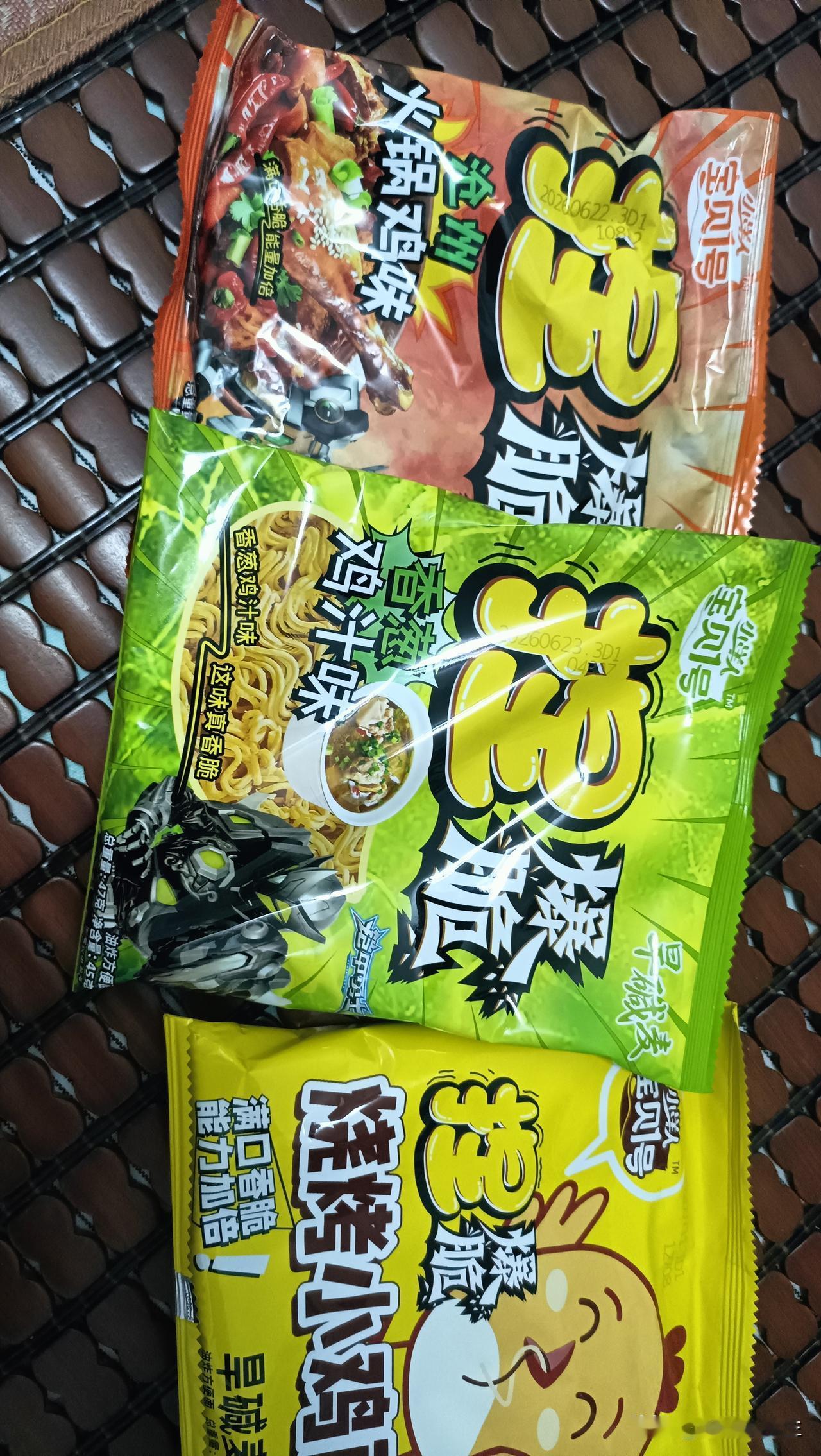 小洋人在我印象里都是饮品奶，没想到这两年小洋人进军食品界了。
去年还是前年，我发
