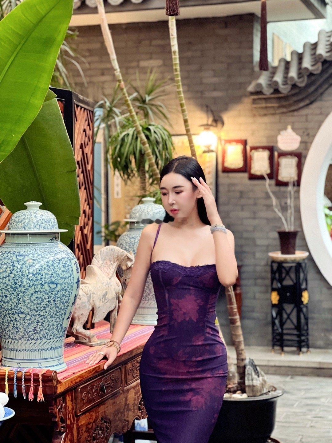 🍃走进小院心安逸，尘世烦扰皆烟云。没想到，在京城胡同里，还藏着这样一家四合院酒