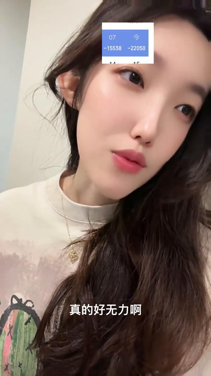 真的好无力，我看着满屏的爆炸，但是我却舍不得，没能抓住，真的好无力。