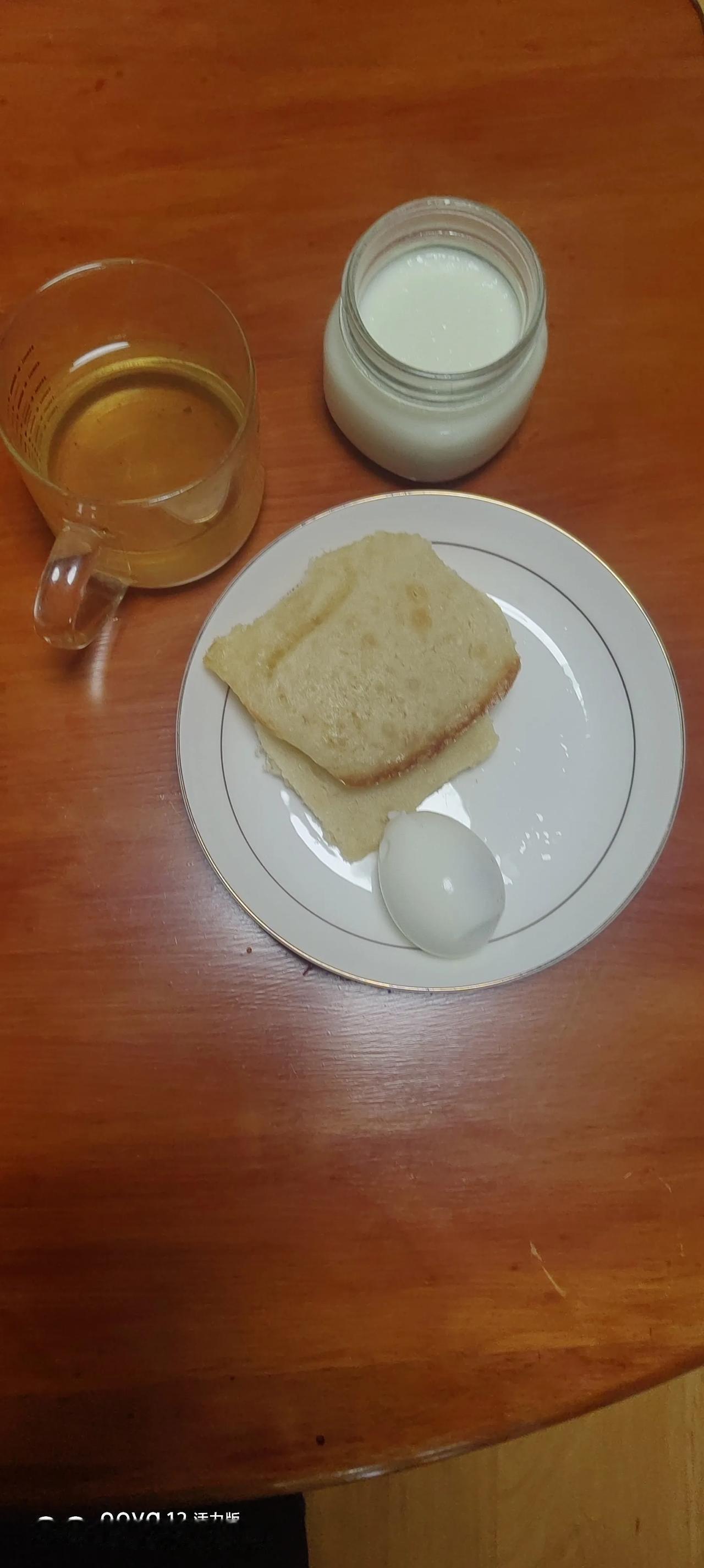 烤薄饼
发好的稀面糊不想用煎锅了，用烤箱高温12分钟就搞定，烤一次可以吃四天，方