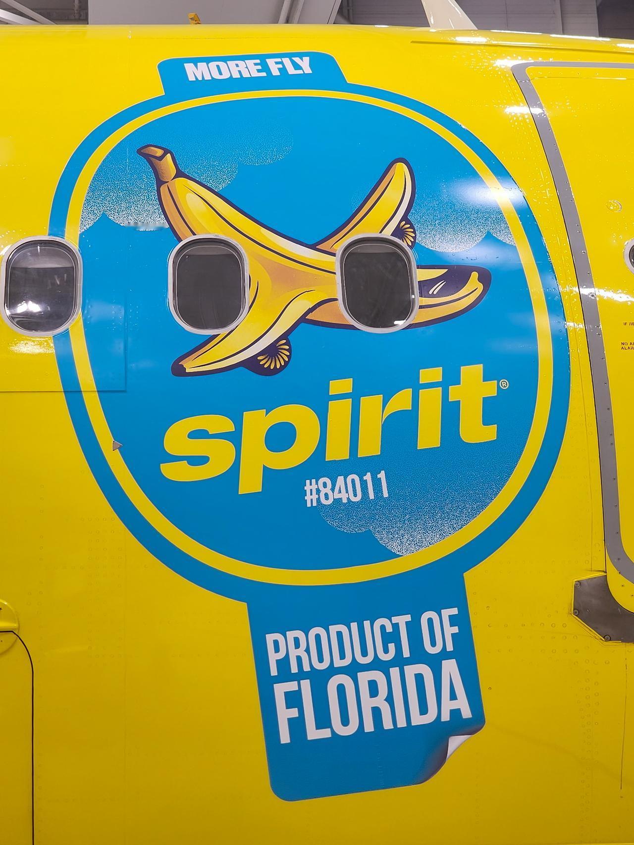 近日，美国精神航空在部分飞机上喷涂了“香蕉飞机”图案，以此致敬这一广为流传的昵称