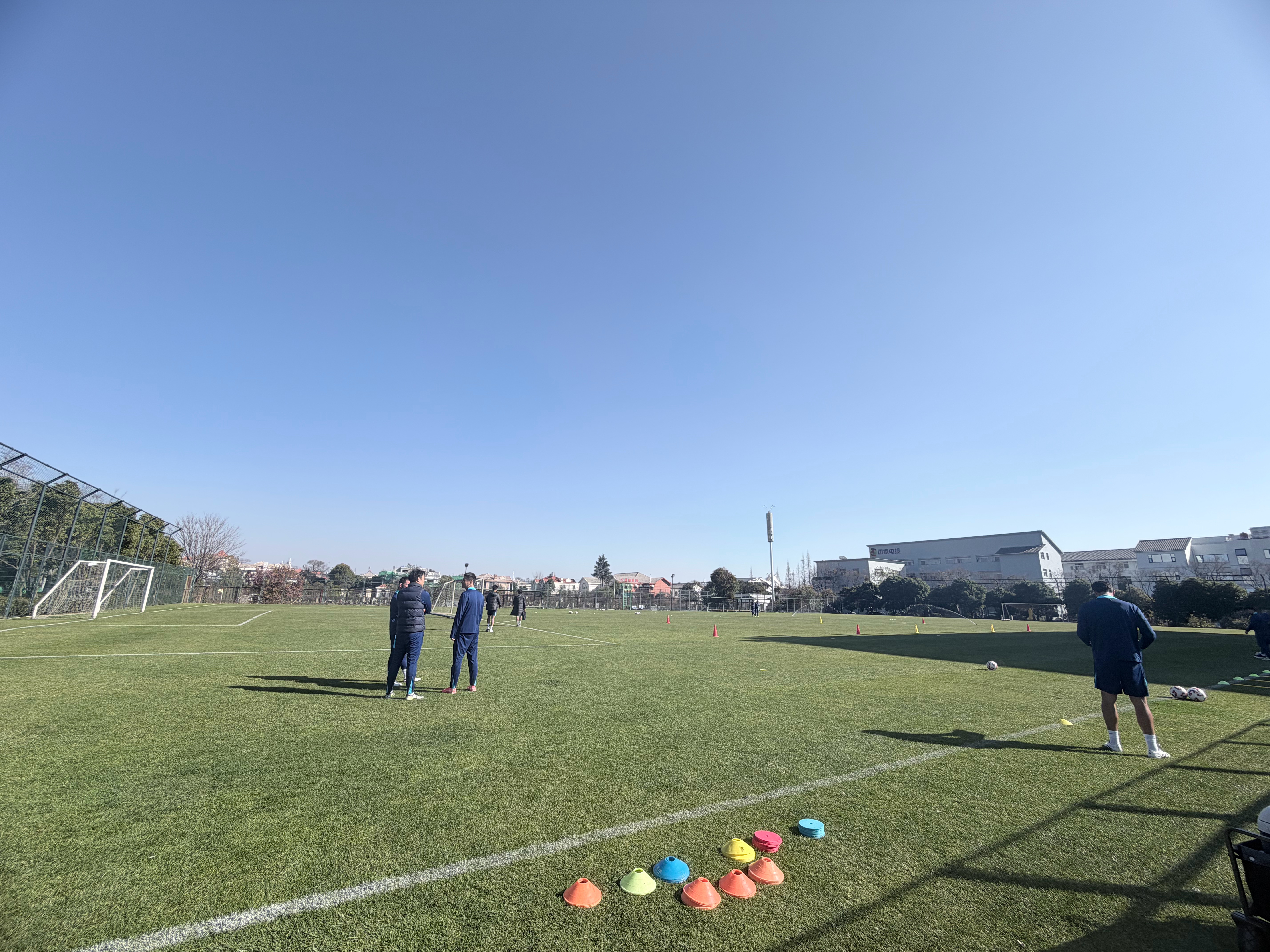 今天来早了，还没开始浇水 昆明·红塔体育中心