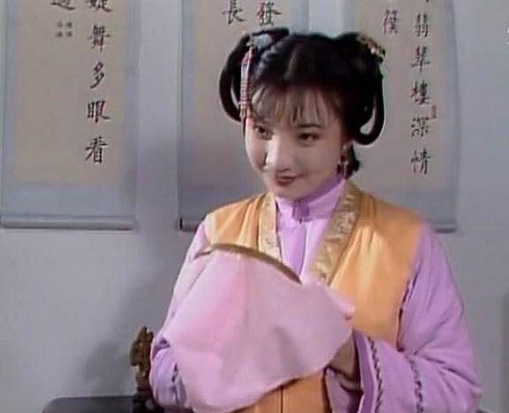 古代夫妇睡觉时，为什么让丫鬟守在床边，夫妻俩不觉得尴尬吗？
 

在我们中国古代