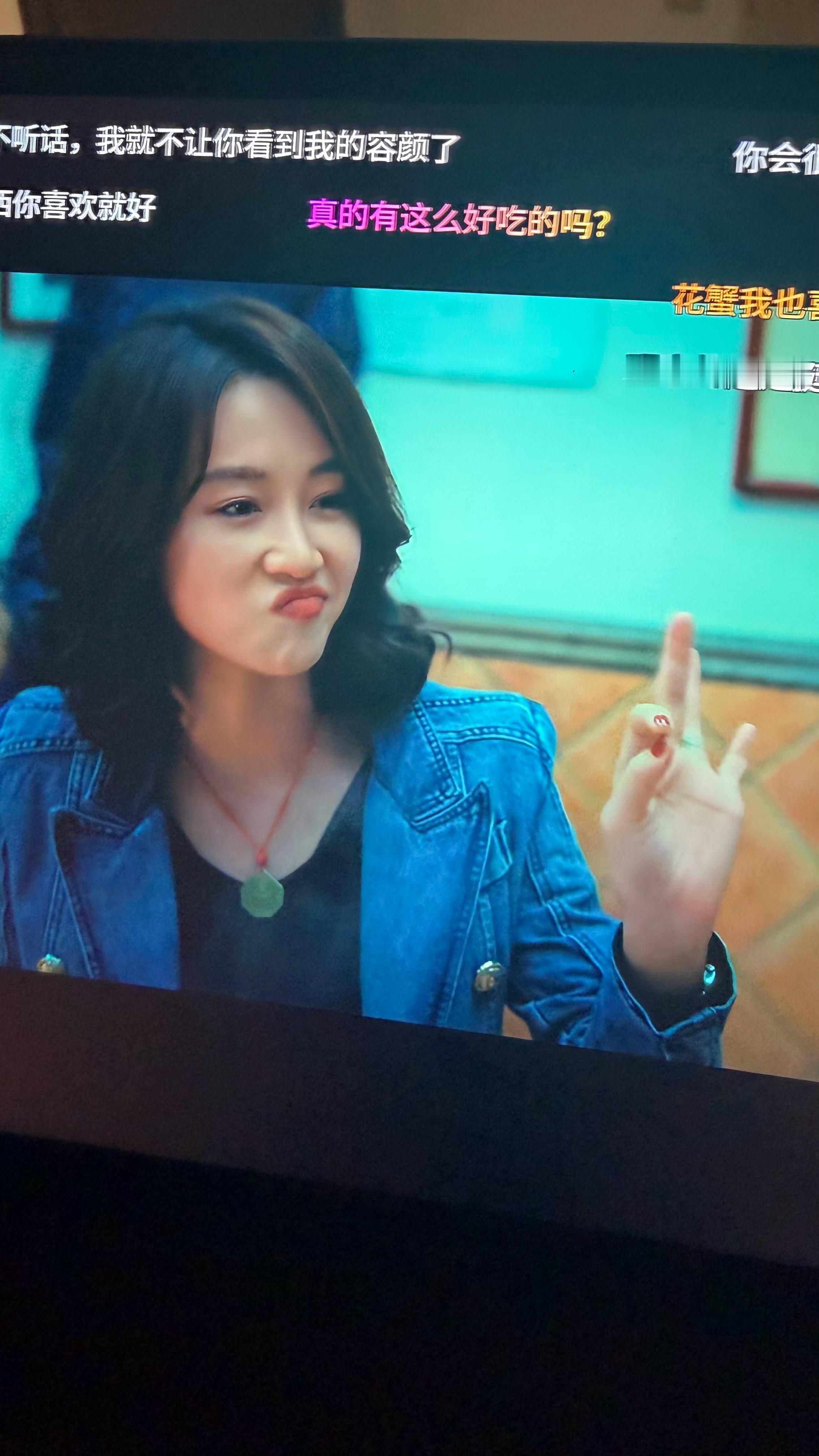 夜色正浓里蓝盈莹的人设我真的爱了 情商在线反应能力又快 特别是剧里的发型加上她脸