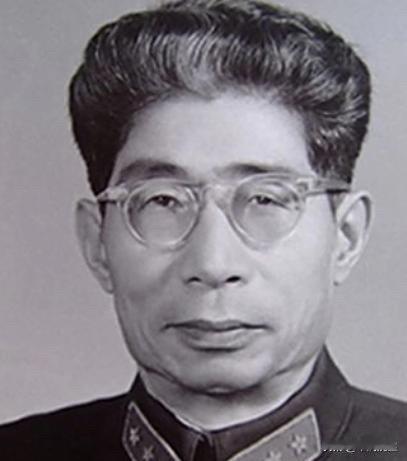 [微风]1967年，许世友到北京开会，一开国上将笑着和他打招呼，他理都不理，对方