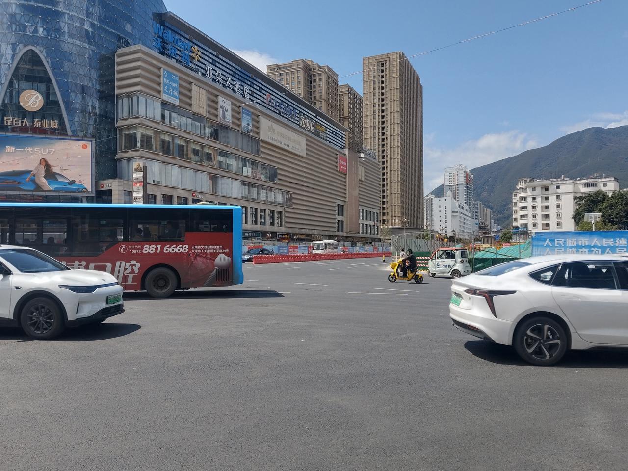 建设路不是说已经修好了吗？[笑哭][笑哭][笑哭][笑哭][笑哭][笑哭][笑哭