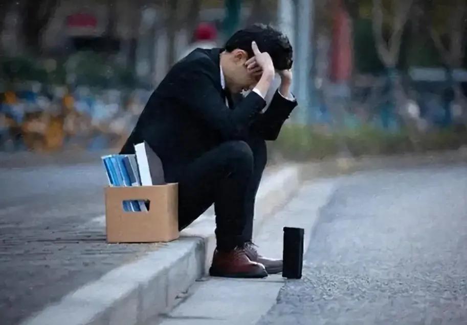 你有没有发现，网上喊“失业”的人一堆，现实中却几乎遇不到？​

不是他们“隐身”