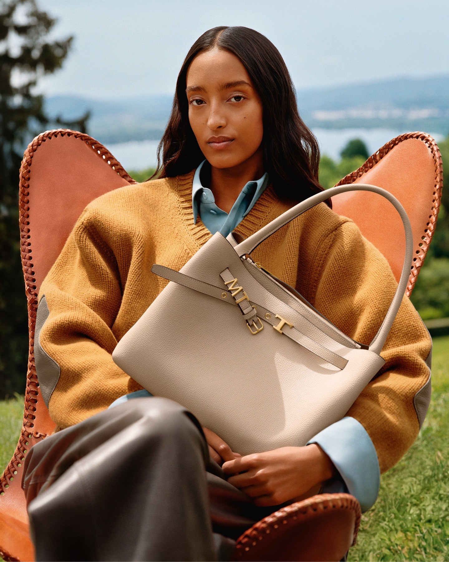TOD’S 2026秋冬广告出炉，超模Mona Tougaard领衔出镜，这也是