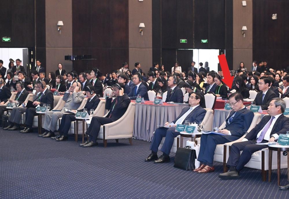 越南外长黎怀忠陪同范明正出席越日地方合作论坛。规格看着是挺高的，而且越南方面也很