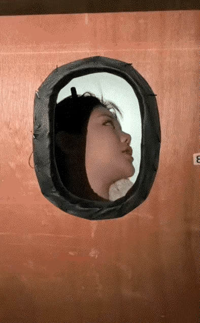 小姐姐在按摩，又一个网络表情包出现了 ​​​