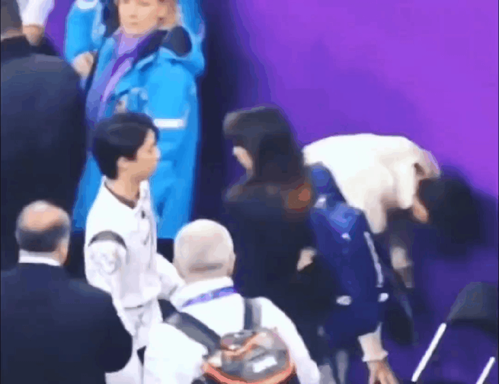嘴上恨不得把小毛咪rua起球狠狠大不敬实际上真的看到祖本人 吓得要死只想光速弹开
