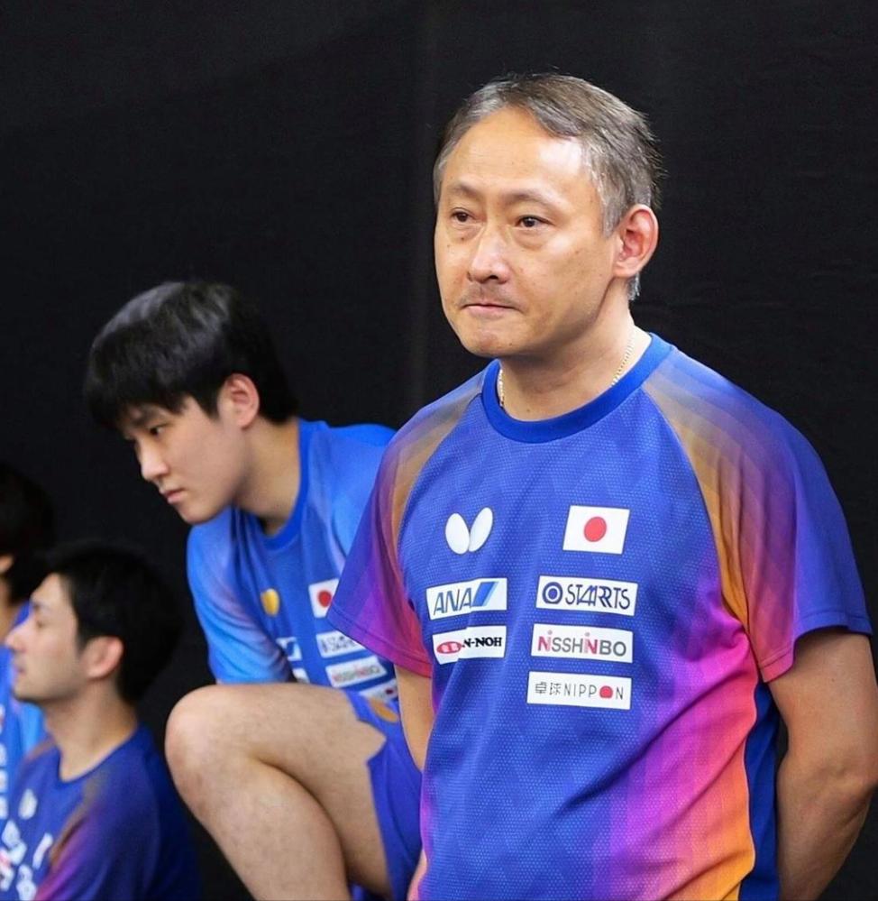 张本宇为了日本乒乓球崛起事业操碎了心，五十多岁头发开始变得稀疏，两鬓之处已经开始